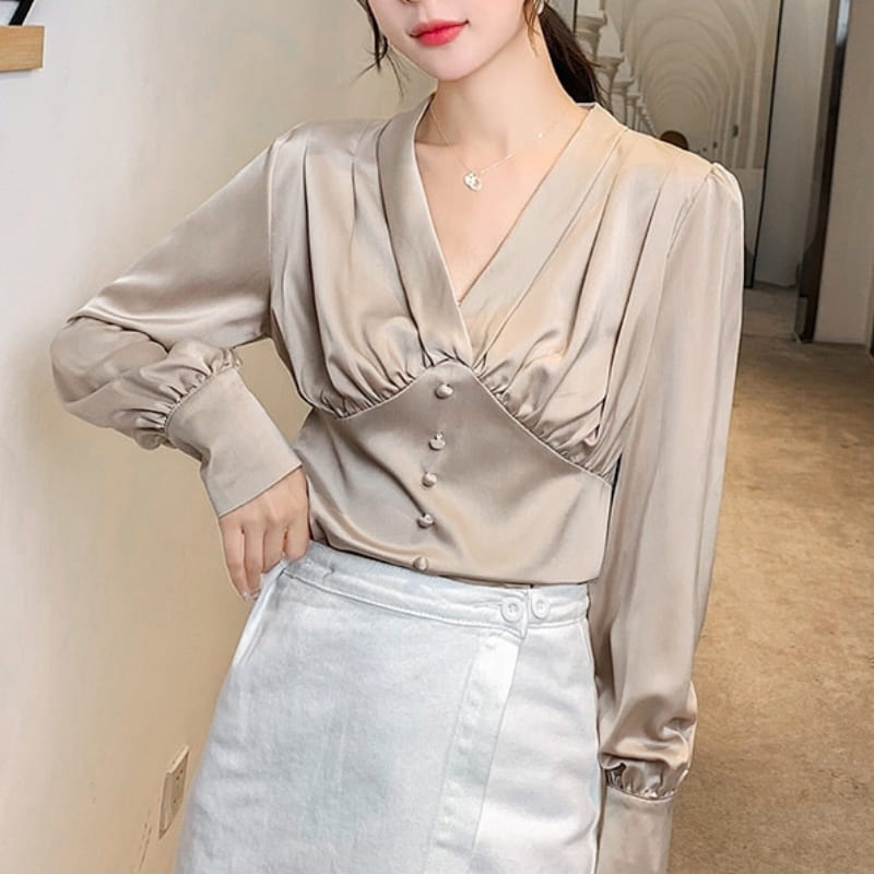 Blouse Satin Beige.