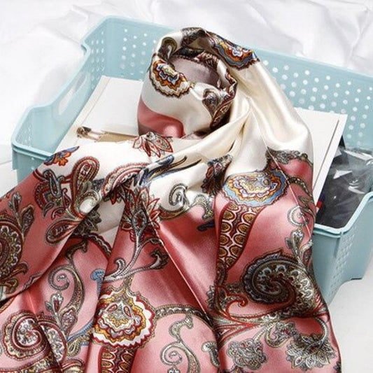 Foulard Satin Rose Imprimé Jacquard Multicolore.