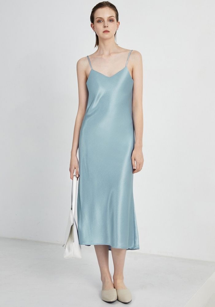 Robe Satin Bleue Mi-Longue