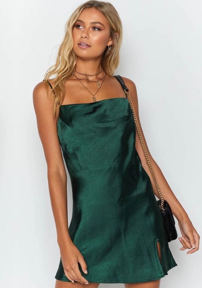 Robe Satin Verte Foncée Courte